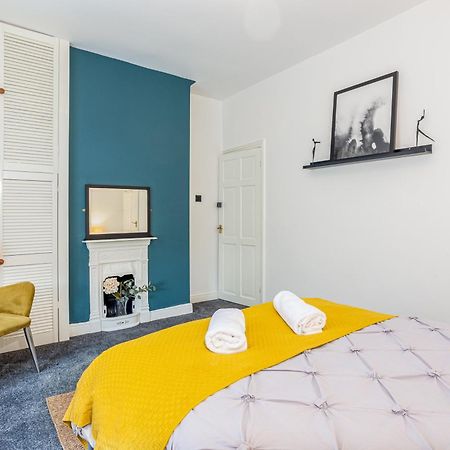 Coronation House By Yourstays - 3 Bedroom House In Newcastle-Under-Lyme Stoke-on-Trent Экстерьер фото