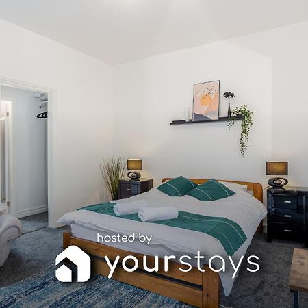 Coronation House By Yourstays - 3 Bedroom House In Newcastle-Under-Lyme Stoke-on-Trent Экстерьер фото