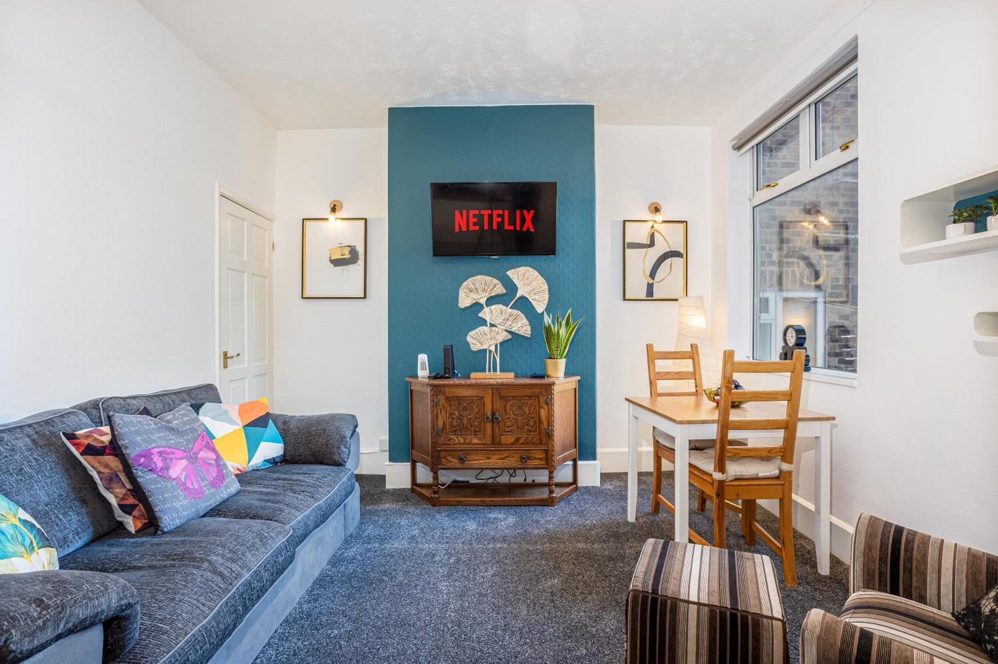Coronation House By Yourstays - 3 Bedroom House In Newcastle-Under-Lyme Stoke-on-Trent Экстерьер фото