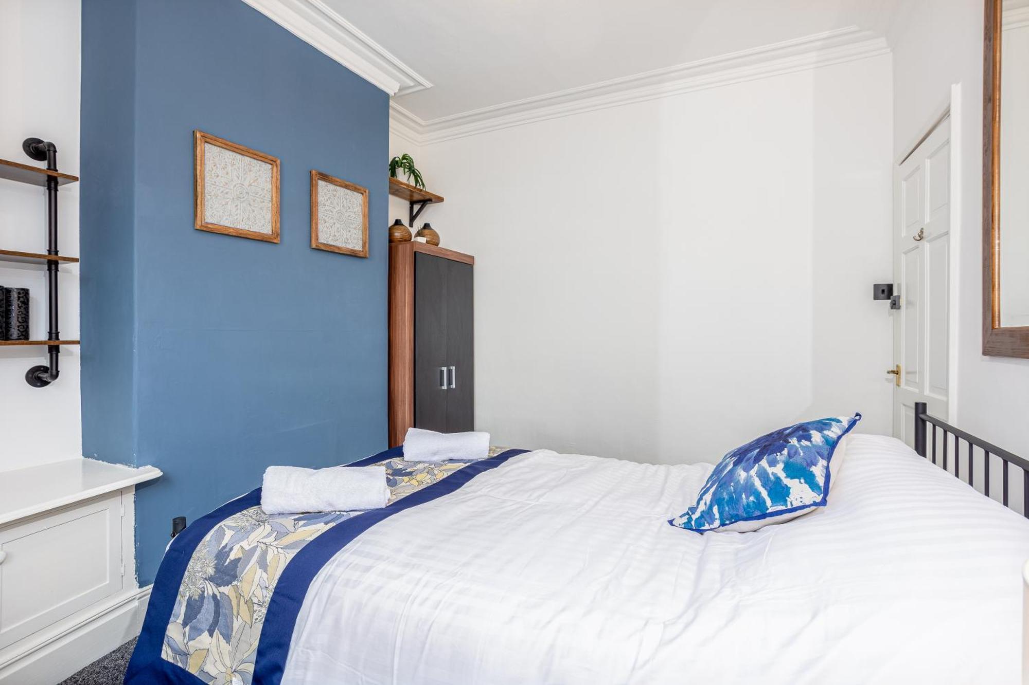 Coronation House By Yourstays - 3 Bedroom House In Newcastle-Under-Lyme Stoke-on-Trent Экстерьер фото