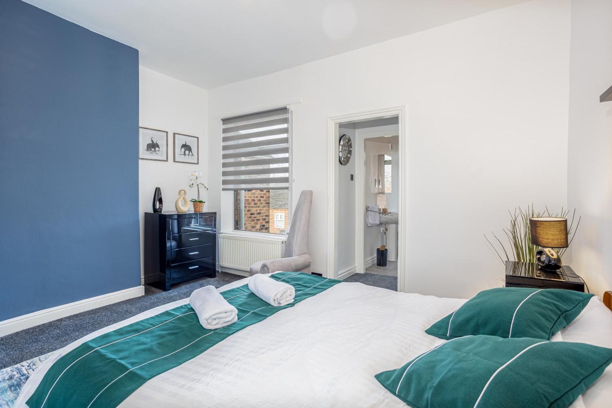 Coronation House By Yourstays - 3 Bedroom House In Newcastle-Under-Lyme Stoke-on-Trent Экстерьер фото