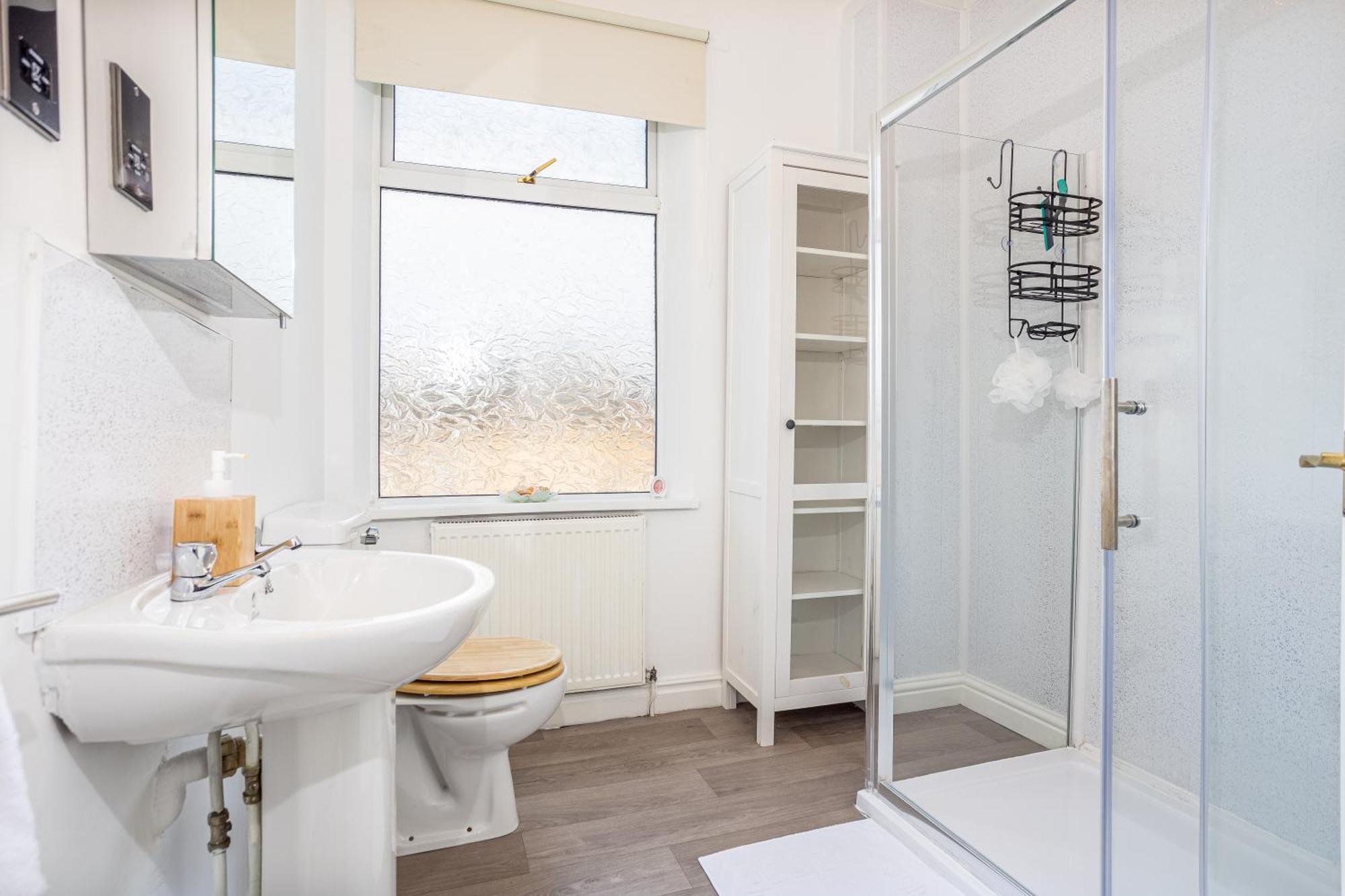 Coronation House By Yourstays - 3 Bedroom House In Newcastle-Under-Lyme Stoke-on-Trent Экстерьер фото