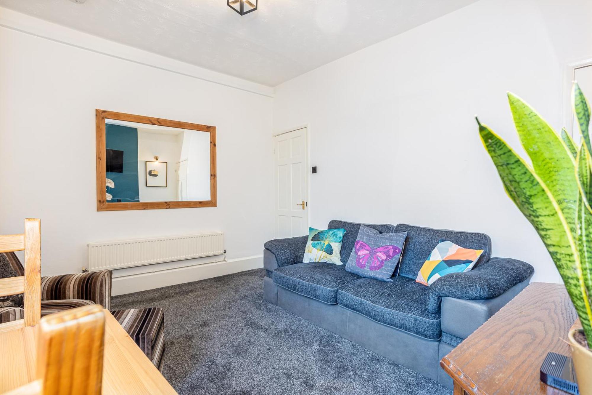 Coronation House By Yourstays - 3 Bedroom House In Newcastle-Under-Lyme Stoke-on-Trent Экстерьер фото