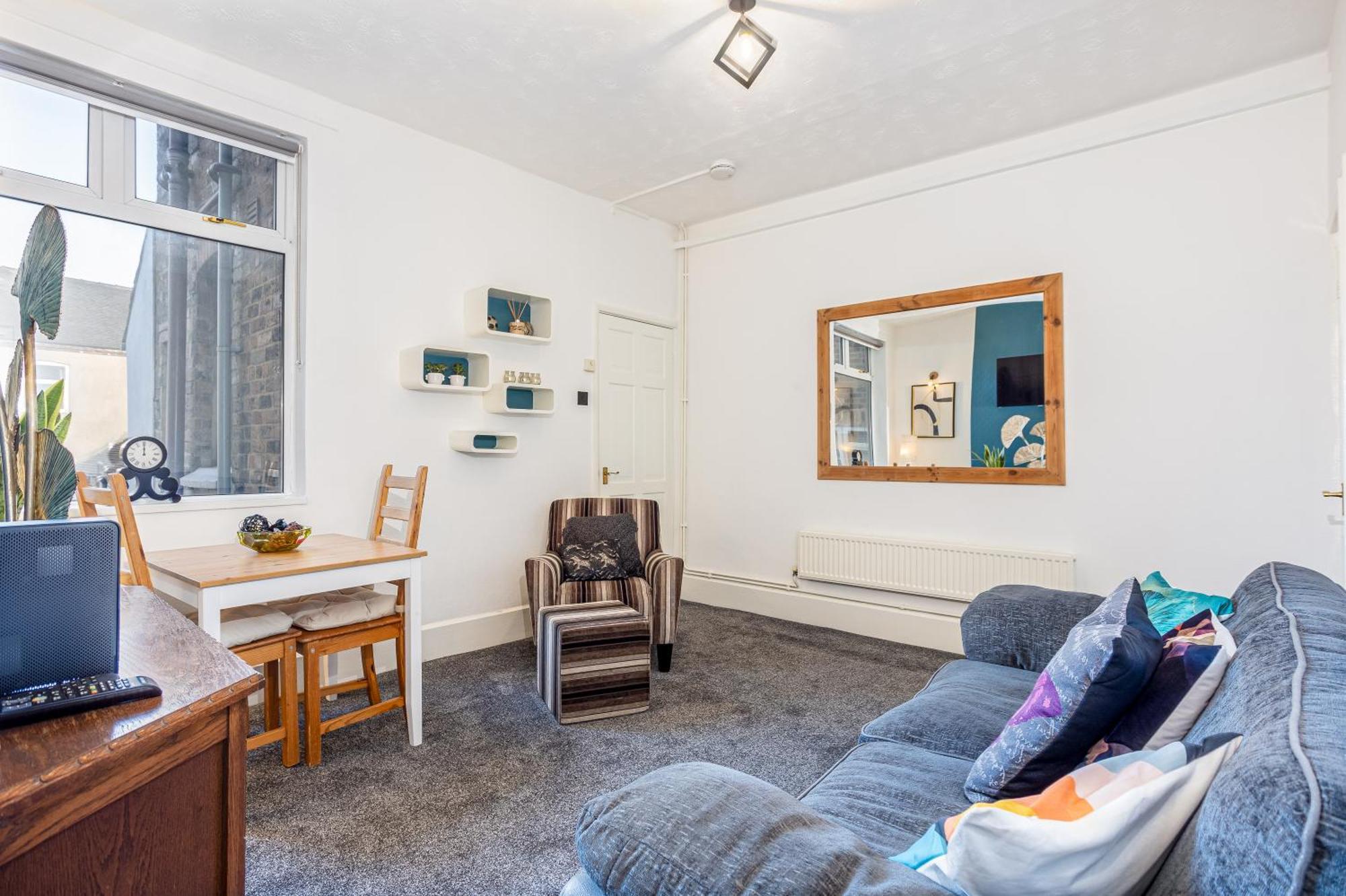 Coronation House By Yourstays - 3 Bedroom House In Newcastle-Under-Lyme Stoke-on-Trent Экстерьер фото