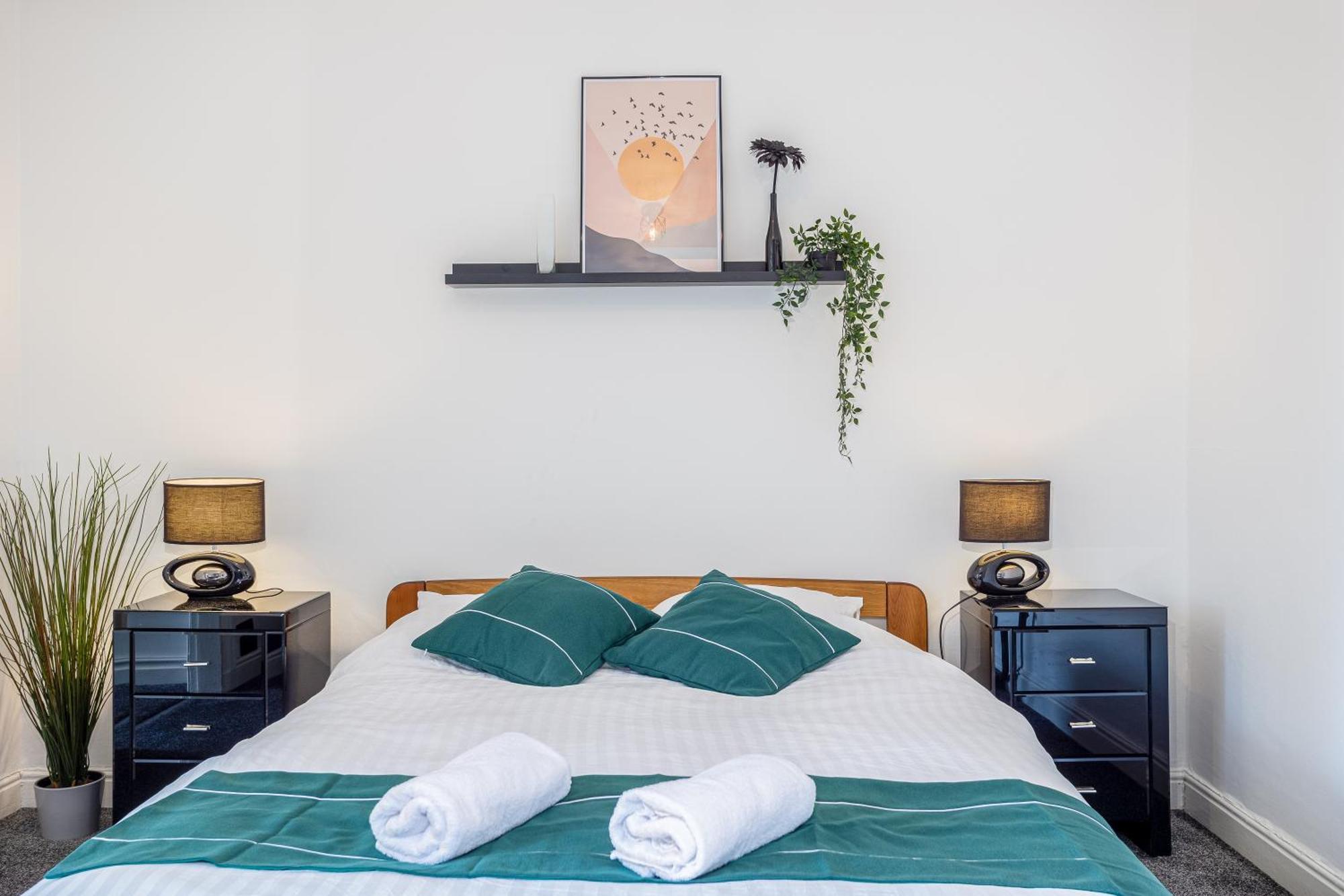 Coronation House By Yourstays - 3 Bedroom House In Newcastle-Under-Lyme Stoke-on-Trent Экстерьер фото