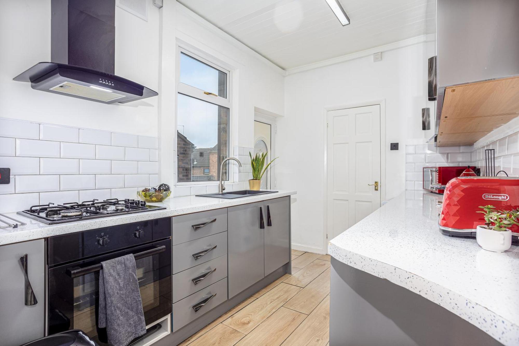 Coronation House By Yourstays - 3 Bedroom House In Newcastle-Under-Lyme Stoke-on-Trent Экстерьер фото