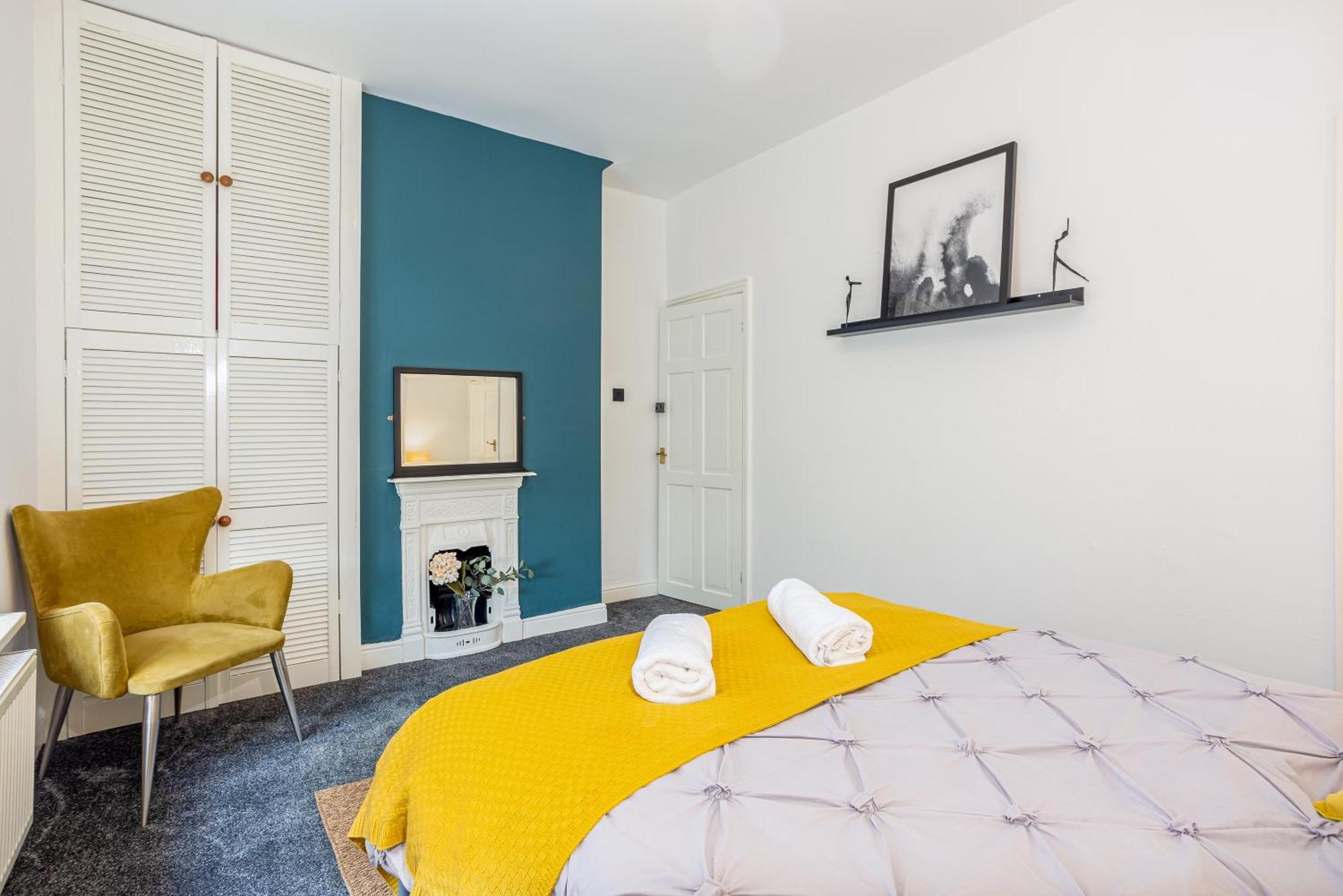 Coronation House By Yourstays - 3 Bedroom House In Newcastle-Under-Lyme Stoke-on-Trent Экстерьер фото